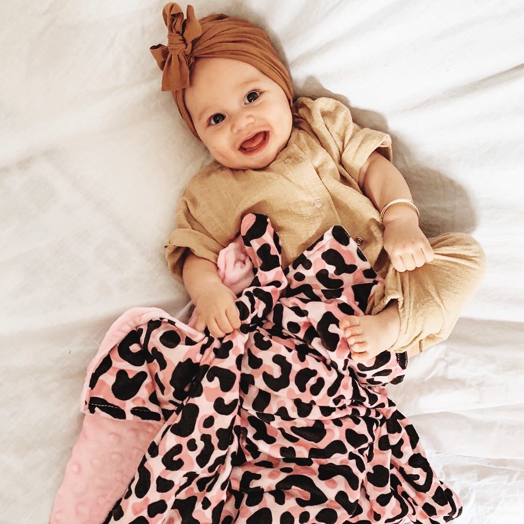 . Baby Snuggle Blanket .