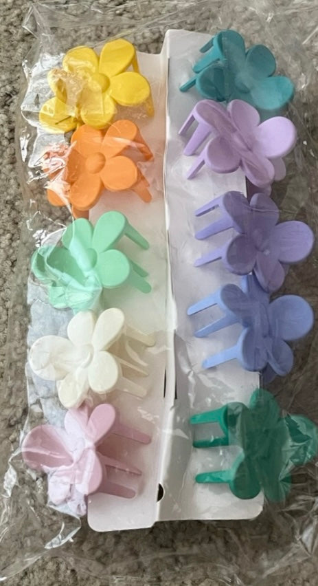 . Mini Matte Daisy Claw Sets .