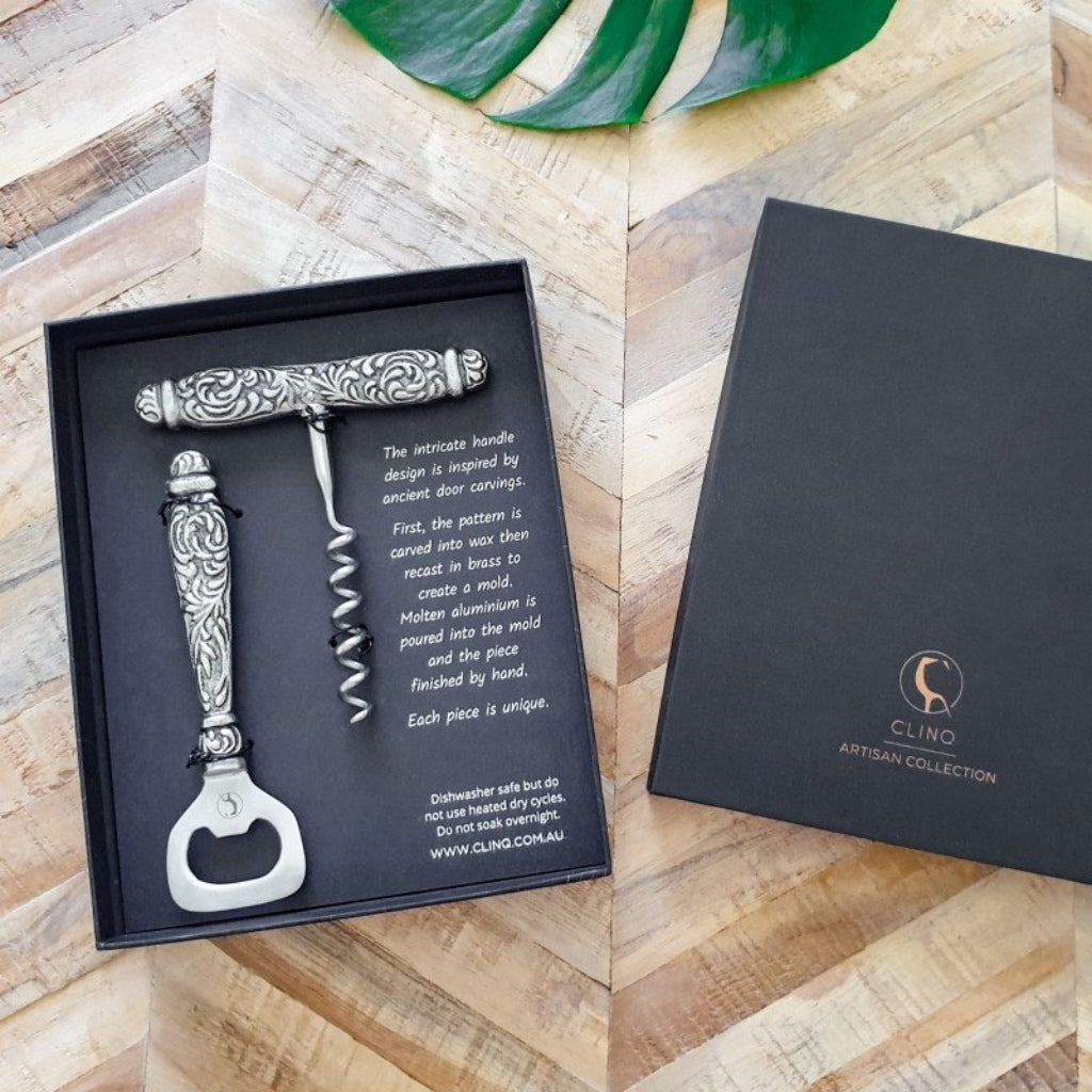 . CLINQ Silver Corkscrew Set .